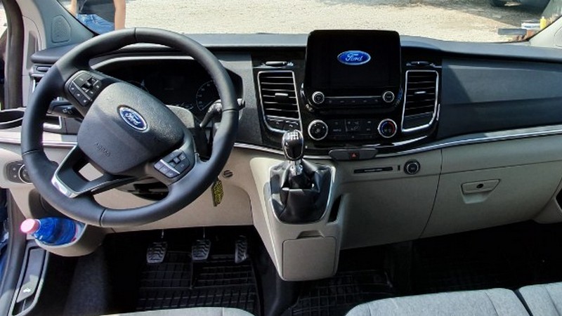 6+2 fős Ford Transit Custom mikrobusz