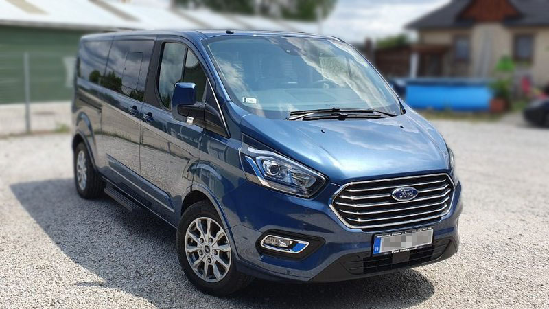 6+2 fős Ford Transit Custom mikrobusz