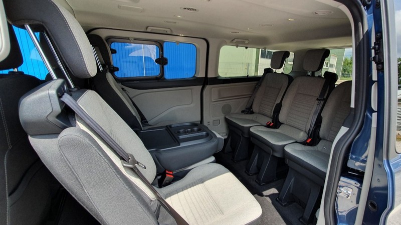 6+2 fős Ford Transit Custom mikrobusz