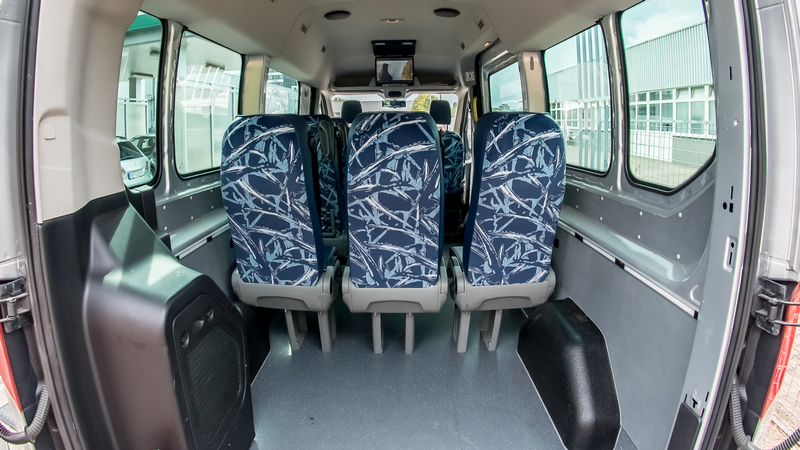 7+2 fős Ford Transit mikrobusz