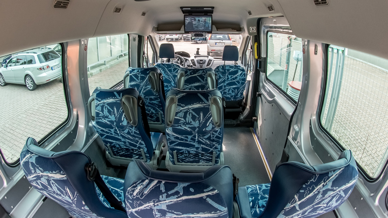 7+2 fős Ford Transit mikrobusz