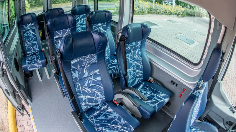 7+2 fős Ford Transit mikrobusz
