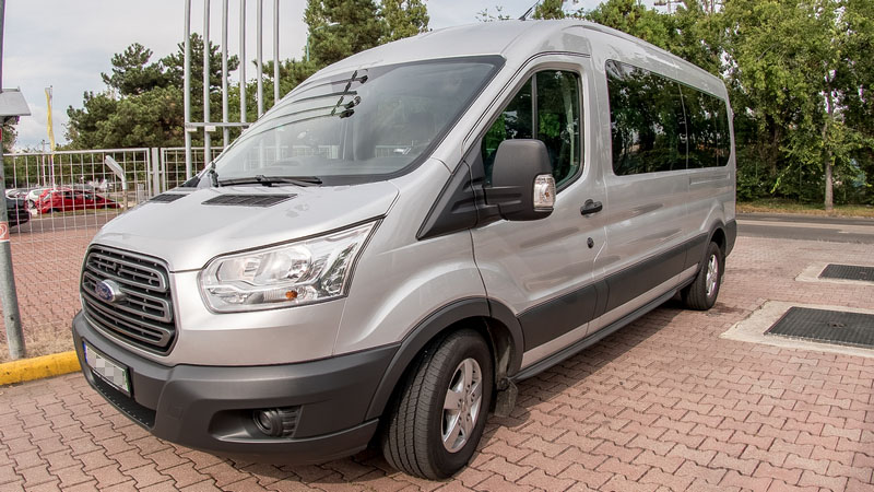 7+2 fős Ford Transit