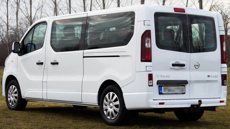6+3 fős Opel Vivaro mikrobusz