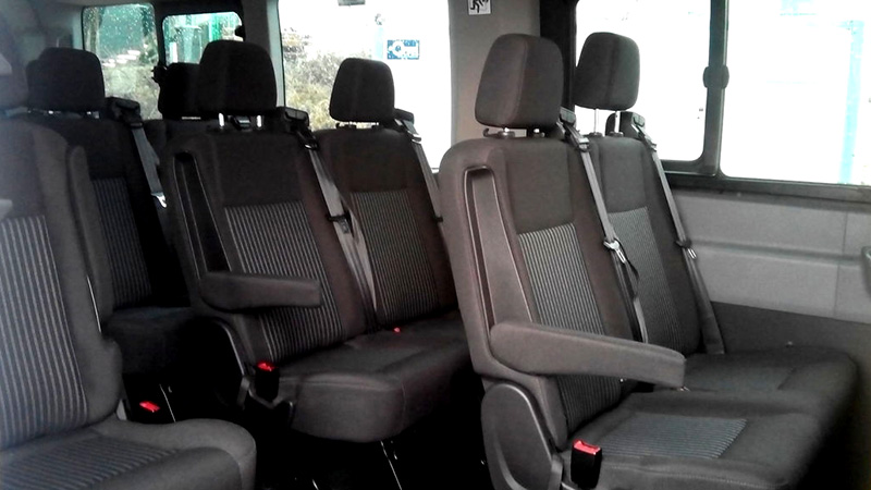 16+2 fős Ford Transit mikrobusz