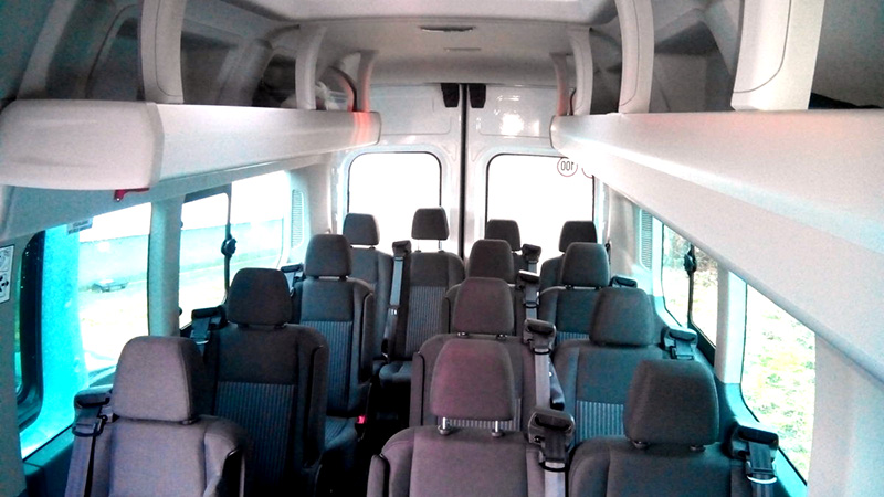 16+2 fős Ford Transit mikrobusz