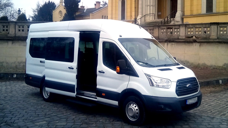 16+2 fős Ford Transit