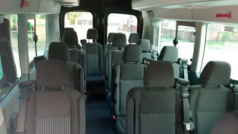 15+3 fős Ford Transit mikrobusz