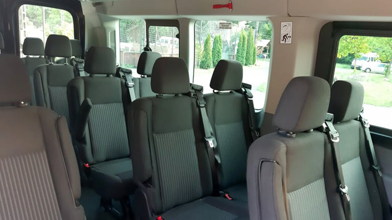 15+3 fős Ford Transit mikrobusz