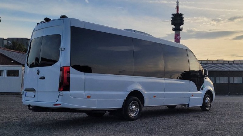 19+2 fős Mercedes Sprinter minibusz
