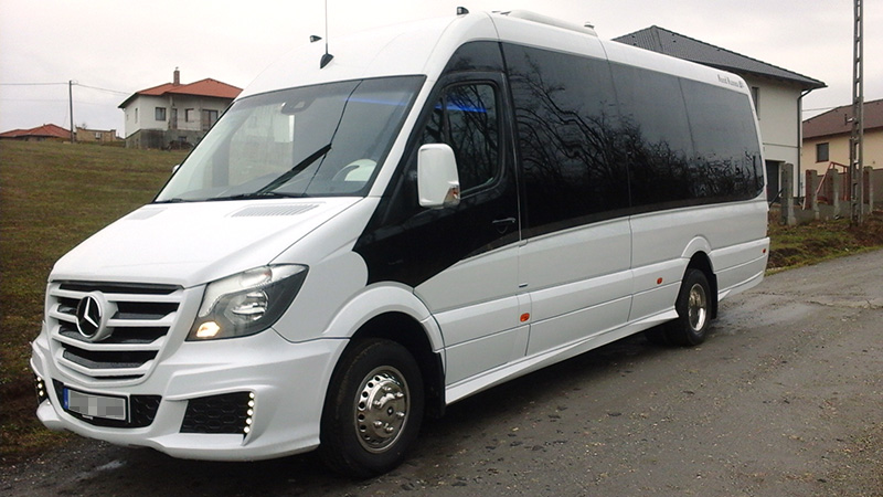 19+2 fős Mercedes Sprinter