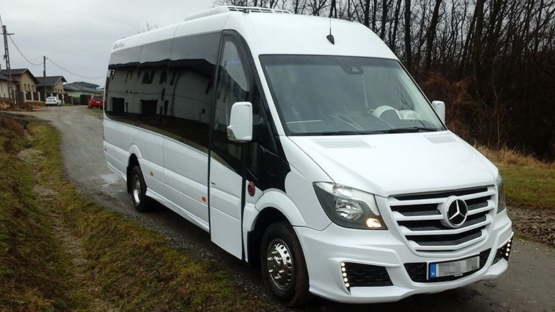 19+2 fős Mercedes Sprinter minibusz