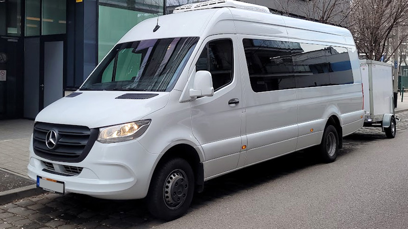 19+2 fős Mercedes Sprinter minibusz