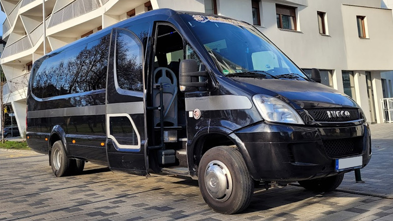22+2 fős Iveco Sunset midibusz