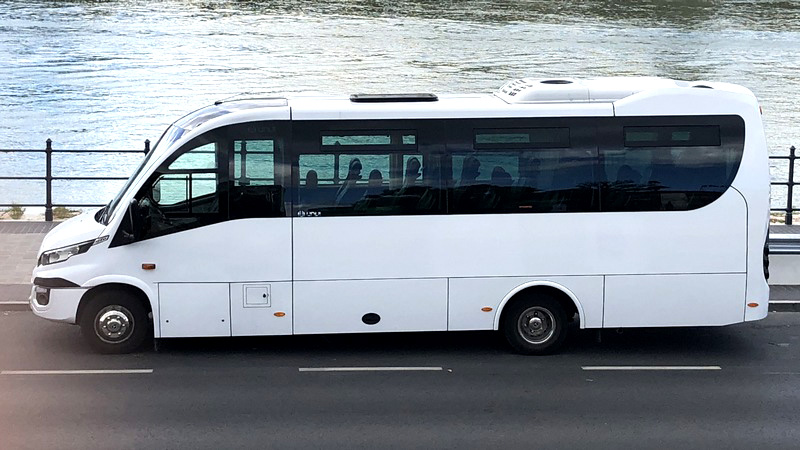 29+2 fős Iveco Unvi midibusz